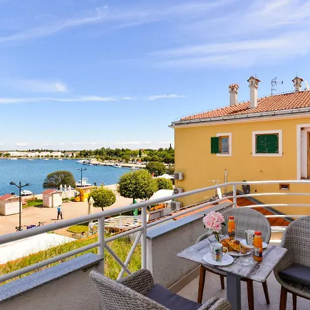 Bluemarine Apartman *