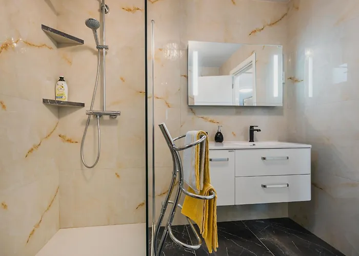 Bluemarine Apartman *